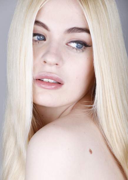 摄影RAW原图下载-RAW033-外国美女模特人像佳能CR2原片8P免费下载