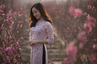 摄影RAW原图下载-桃花旗袍美女摄影未修RAW原片8张