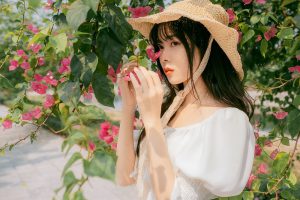 摄影RAW原图下载-花间美女RAW原片，修图调色练习素材