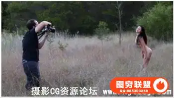 亲密的写照 — — 在森林的裸体摄影