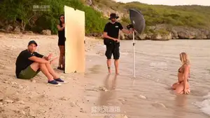 摄影师Joey Wright沙滩泳装人像摄影摆姿布光构图与修饰教程,含全套素材