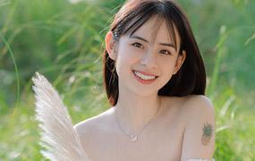 摄影RAW原图下载-芦苇丛中的美女人像19P-RAW原片