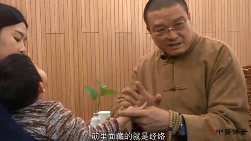 高学践：宝妈必学小儿常见病的推拿治疗方法