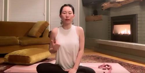 邓霞美胸线上直播工作坊