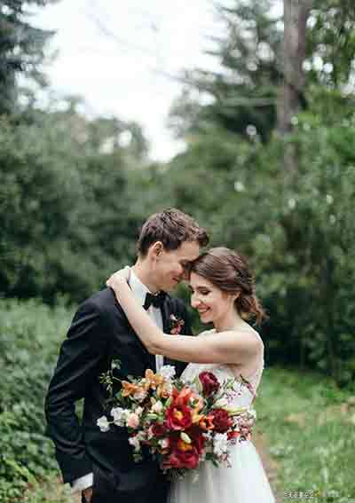 《Wedding VIBES》婚纱杂志9本合集