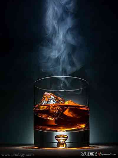 [产品静物]Photigy–AlexKoloskov如何在商业产品摄影中使用烟雾-中文字幕
