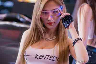 年改装车展上的车模——20张RAW原图下载-摄影RAW原片