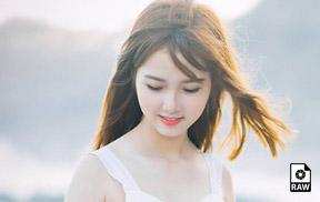 摄影RAW原图下载-海边白裙少女RAW写真原片 这笑容太甜美了-RAW原片