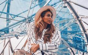 俄罗斯摄影师Yuliya Bezdar城市旅拍高贵宝石蓝色调Lr预设 ins网红预设