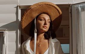 lr预设柔和温暖棕褐色人像PS/LR预设Meridian Nova Presets