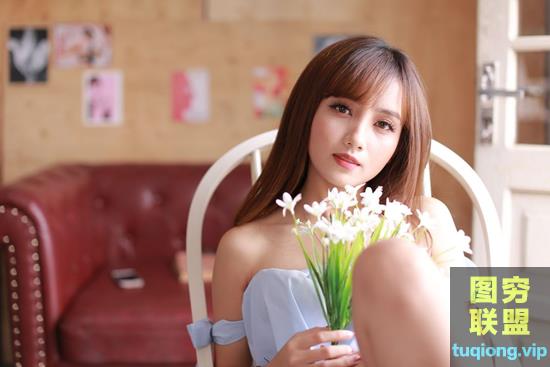 16张清新清纯蓝衣少女室内写真RAW原片