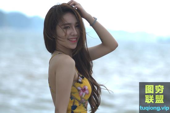 4张风吹长发国内美女人像RAW原图