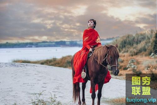 31张古风美女红衣女侠摄影写真RAW原片