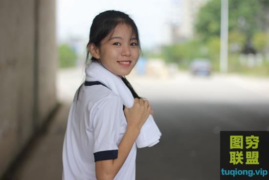 8张清纯少女写真RAW原片 摄影修图练习