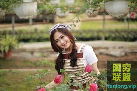 25张清新淡雅美女花园劳动写真RAW原片CR2格式