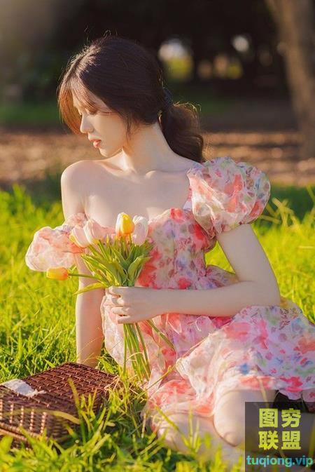 5张美女花丛写真RAW原片NEF格式