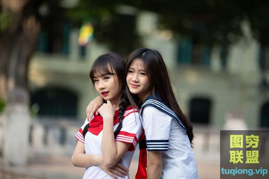 4张两女学生拍摄RAW原片CR2格式