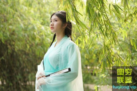 14张古风绿裙美女写真RAW原片ARW格式