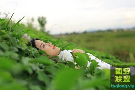 43张清纯文静女孩外景写真图片RAW原图CR2