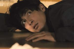 惊悚电影《我在你床下》解说文案/片源下载