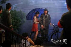 悬疑电影《黑处有什么》解说文案/片源下载