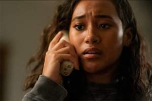 恐怖电影《你房里有人》解说文案/片源下载