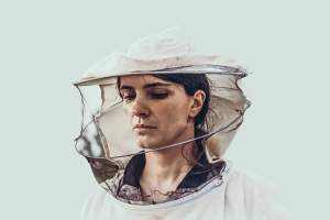 剧情电影《蜂箱》解说文案/片源下载