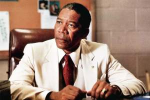 剧情电影《铁腕校长》解说文案/片源下载