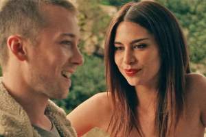 科幻电影《爱在初春惊变时》解说文案/片源下载