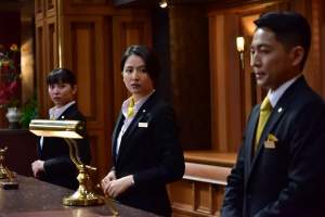 悬疑电影《假面饭店》解说文案/片源下载