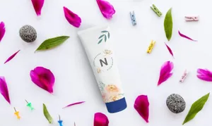 化妆品护肤品乳液塑料瓶软管包装瓶装展示效果图VI智能贴图PS样机素材