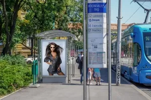 时尚高端大气的海报房地产户外广告advertising-space-mock-up-bundle