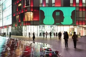 巨大的城市海报广告牌户外广告urban-poster-billboard-mock-ups