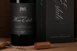 红酒包装设计展示模型样机 Wine Packaging Mock-Up