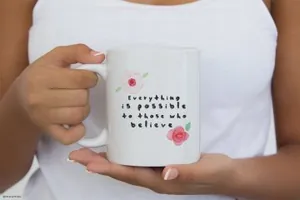 简单场景的白色马克杯样机 Coffee Mug Mockup