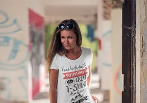 有个性的T恤模型 T-Shirt Mock-Up