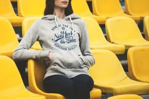 卫衣图案设计展示街景样机 Hoodie Mock-Up  Urban Edition