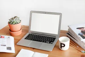 6个Apple Macbook Air笔记本电脑显示设备贴图PSD样机展示模型Mockups Kit