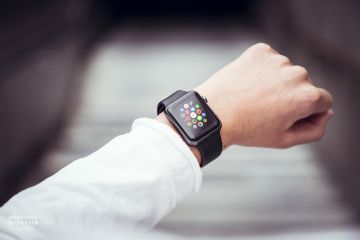 苹果手表iWatch显示设备PSD贴图样机模型North  Nano Apple Watch Mockups