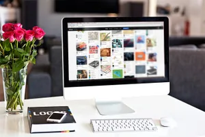 7个苹果iMac电脑显示设备PSD贴图样机模型iMac Roses