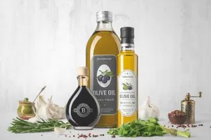 橄榄油瓶香料专业照明摄影高端品牌 and Spices Packaging Mockup