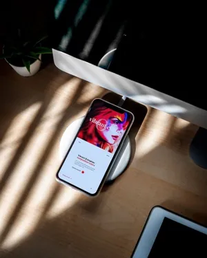时尚高端震撼的高品质逼真质感手机应用程序iPhone App UI样机展示模型mockups