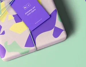 高品质的时尚高端带有标签的礼盒包装盒设计Wrapped Gift Mockup