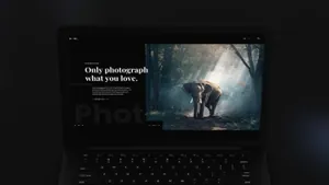 黑色超级笔记本屏幕预览样机模板 Black Laptop Mockup