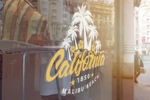 阳光反射玻璃橱窗样机下载