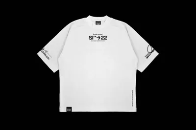 街头潮牌服饰宽松版T恤服装设计贴图展示样机模板 Oversized Mockneck T-Shirt Mockup