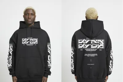 街头长袖卫衣黑人模特潮牌服饰设计展示样机模板 Oversized Modelled Hoodie Mockup