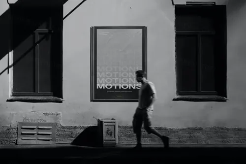 户外皱巴巴的宣传单海报广告设计贴图展示样机PSD模板 Wal