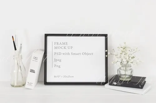 书桌场景照片相框样机模板 8×10 landscape frame mock up