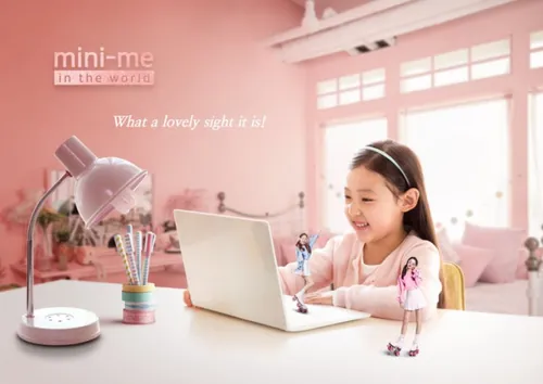 快乐学习的小女孩微观世界创意合成海报